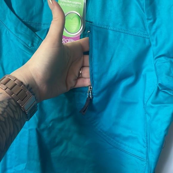 Brand new scrub top - Picture 3 of 7